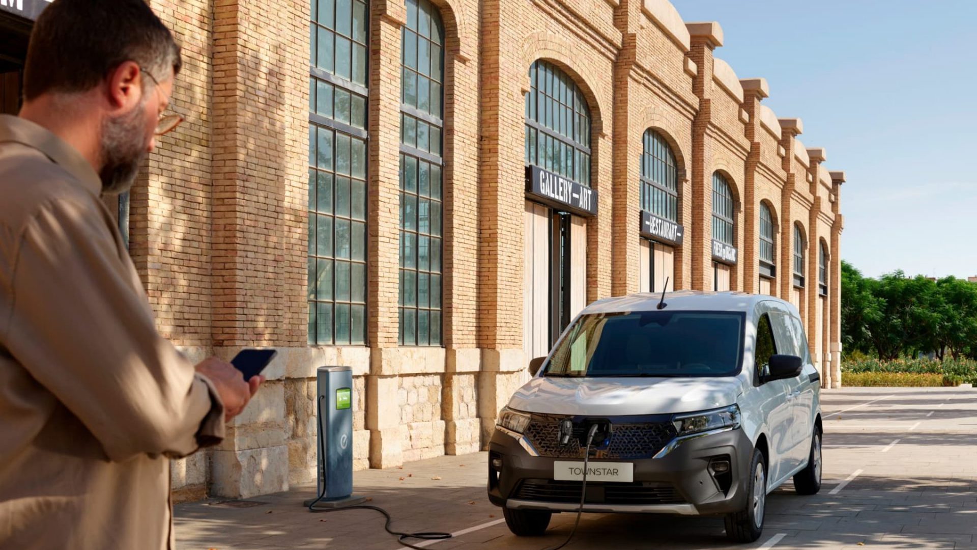 23TDIEULHD TOWNSTAR EV VAN 025 Pace103