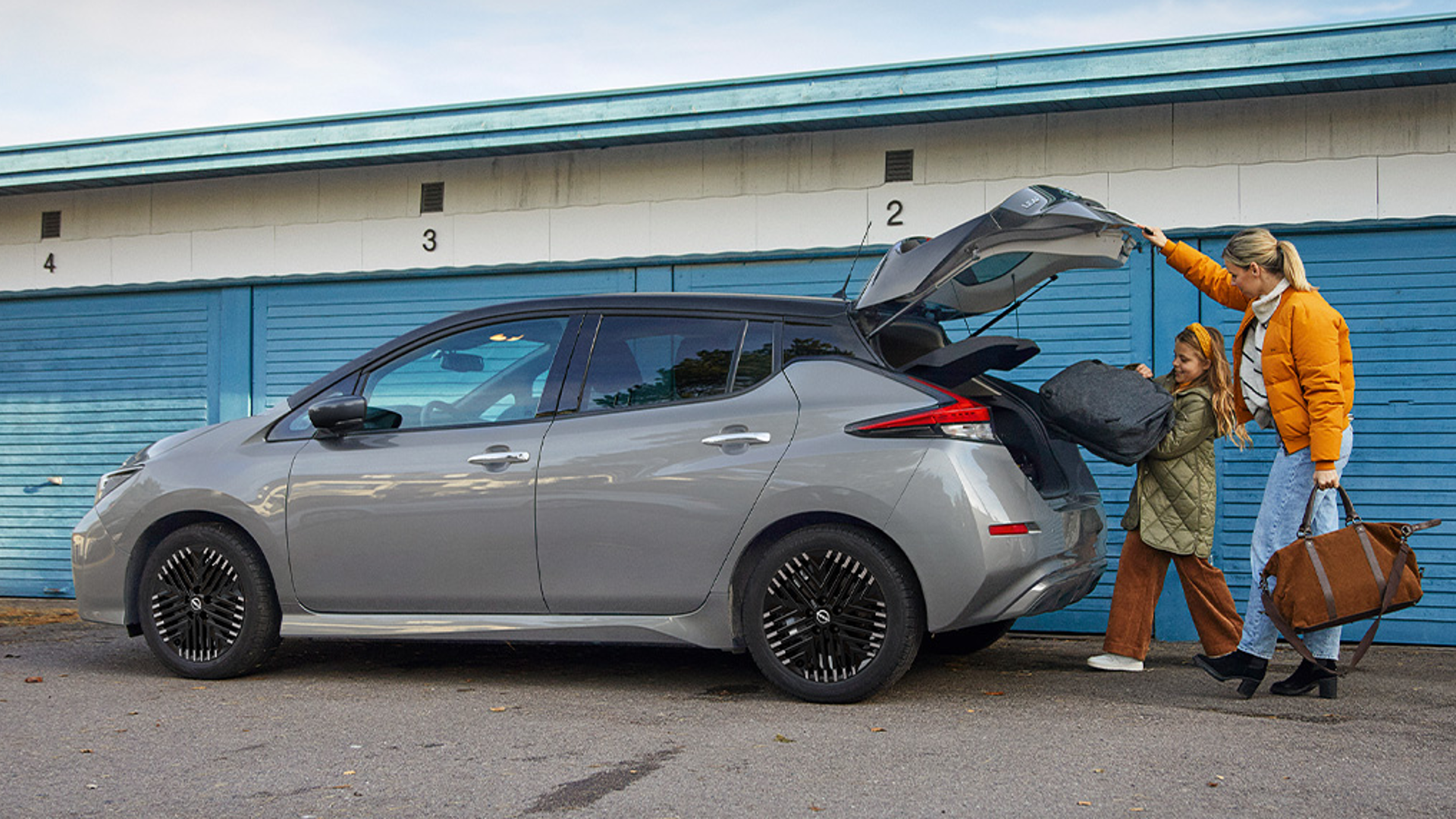SOME 2022 NISSAN LEAF 3